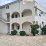 Zu verkaufen – Haus mit 3 Apartments in Bar, Montenegro